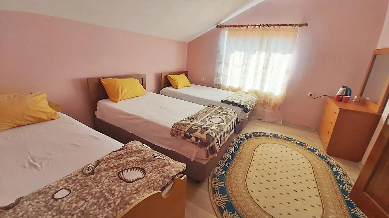 Guest House Pogradeci 0*, Pogradec